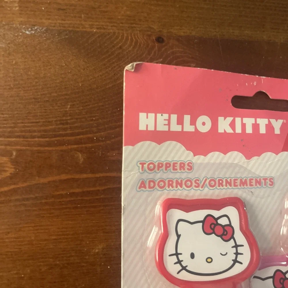 1 Pack Sanrio Hello Kitty Toppers each pack 8/ 4 red 4 pink NIP‎